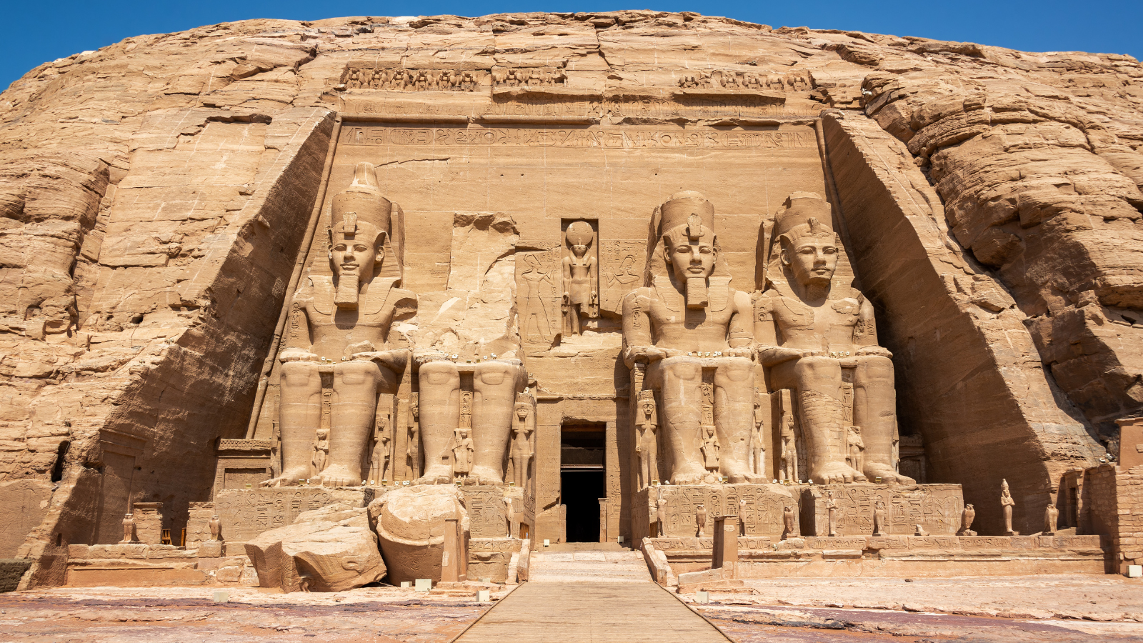 A Day Tour from Aswan to Abo Simbel