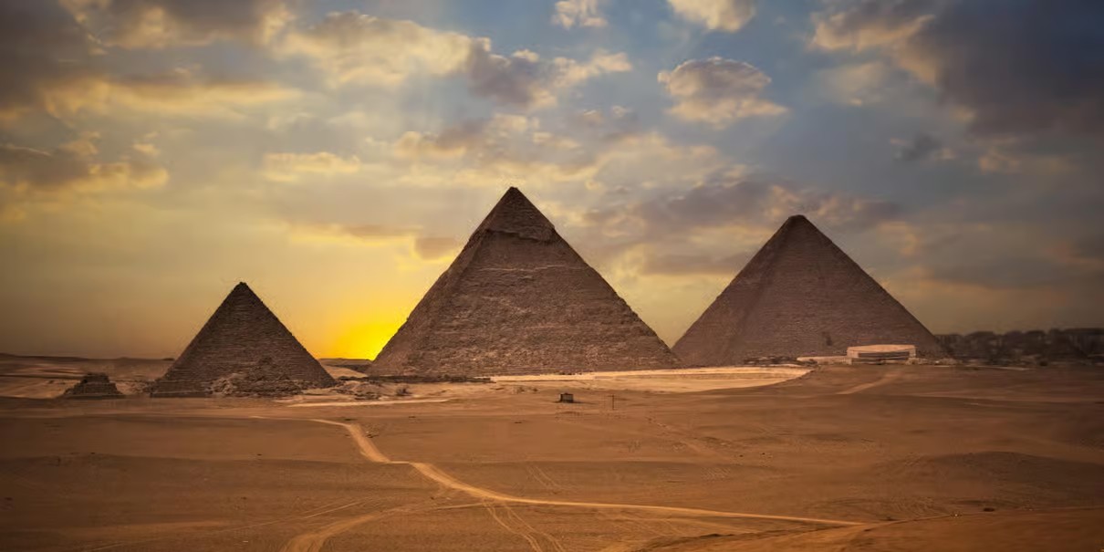 Hurghada to Cairo by Flight: Pyramids, Sphinx & Egyptian Museums