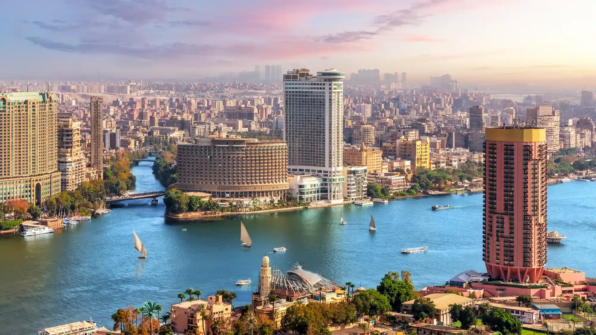 Day Tour from Hurghada To Cairo by Bus